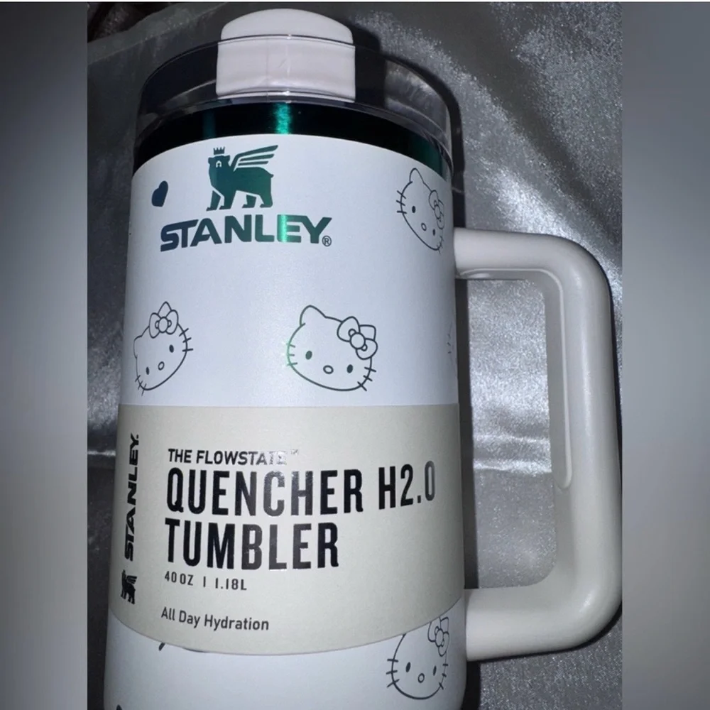 Stanley Quencher H2.0 Tumbler with Green Hello Kitty Design - Picture 3 of 16